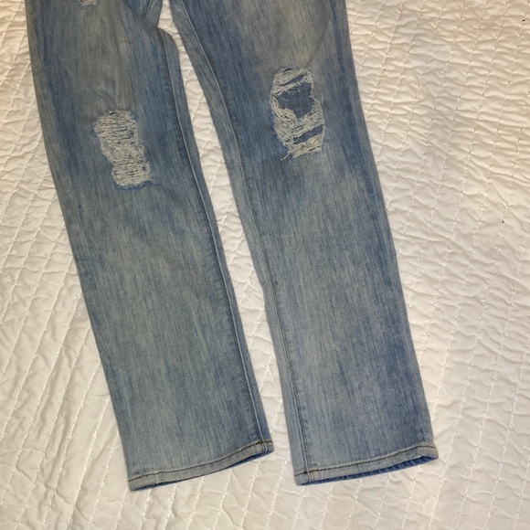 Hudson Leigh Boyfriend Fit Distressed Mid Rise Button Fly Jeans Light Wash | 26 - Picture 5 of 15